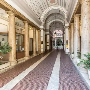 https://magnifico.it-romehotels.com